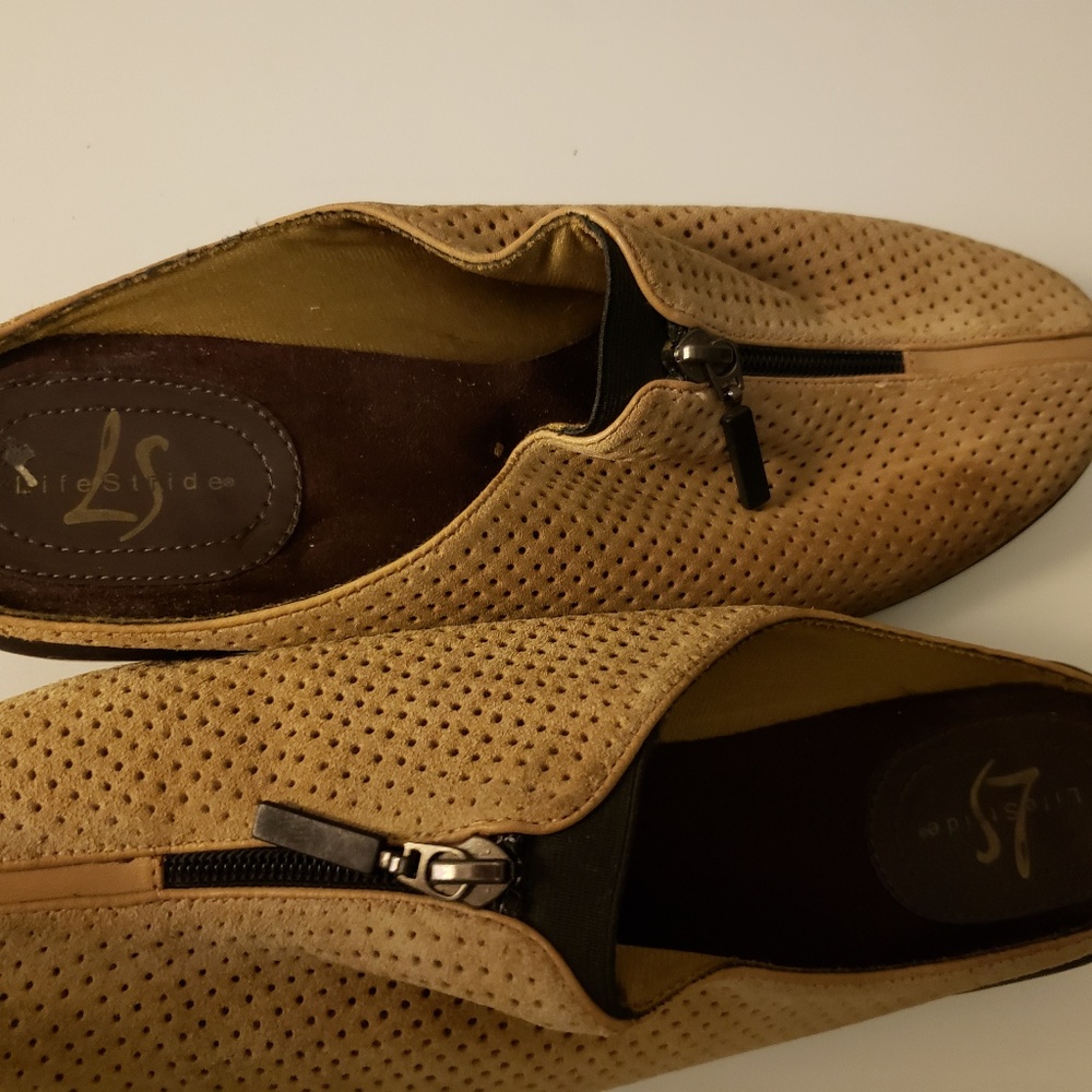 NEW Life Stride 11 Tan Flats tennis shoe feel